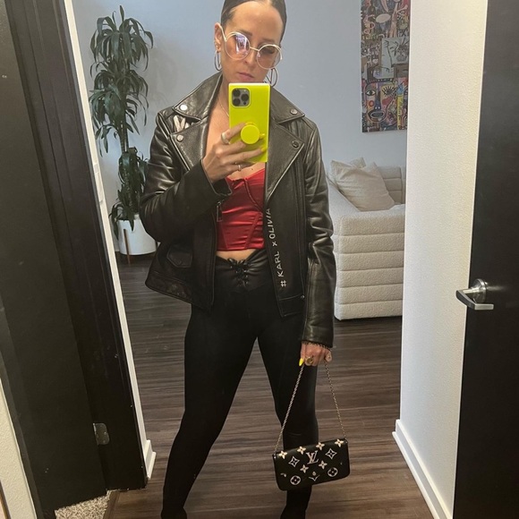 Meet your Posher, Sunny - Picture 6 of 17